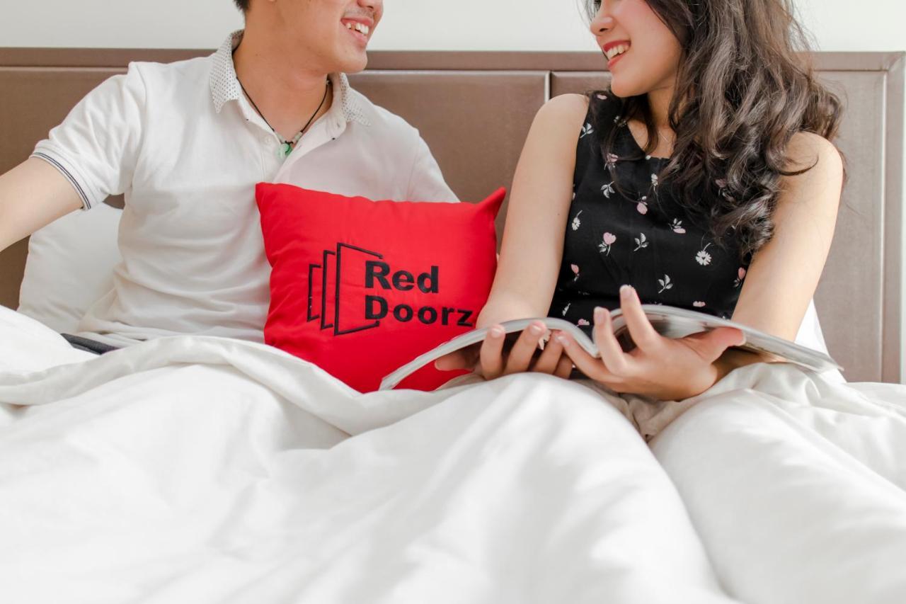 Reddoorz Near Hoa Lu Stadium Hô Chi Minh-Ville Extérieur photo